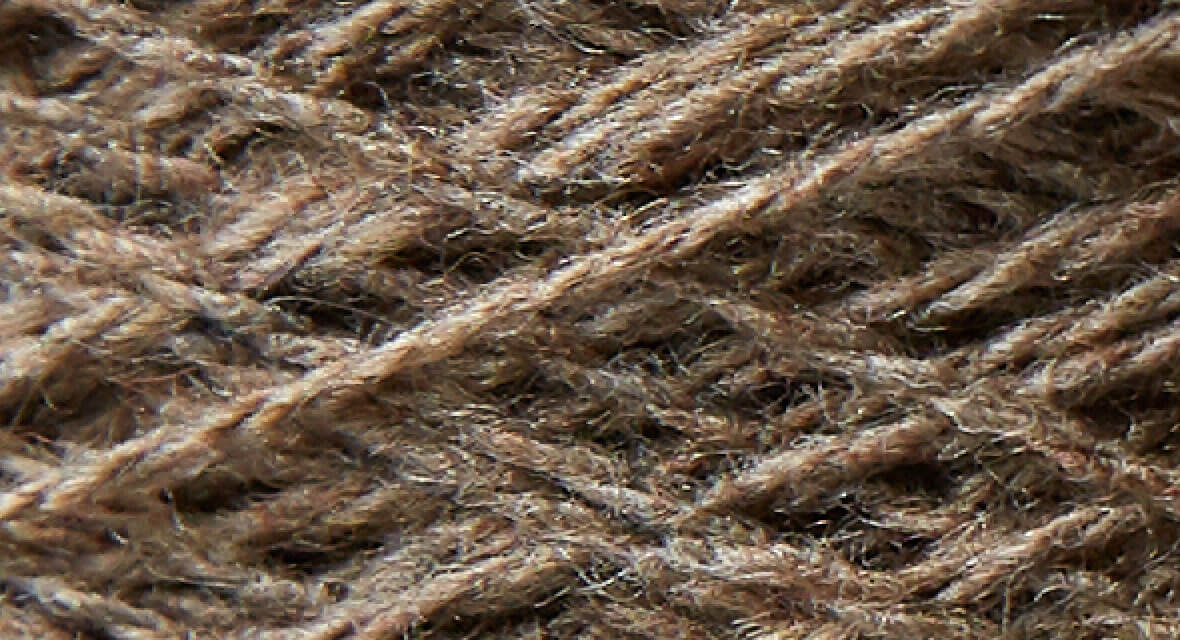 Close-up de fios reciclados Sunbrella Renaissance, mostrando a textura do fio enrolado em um carretel.