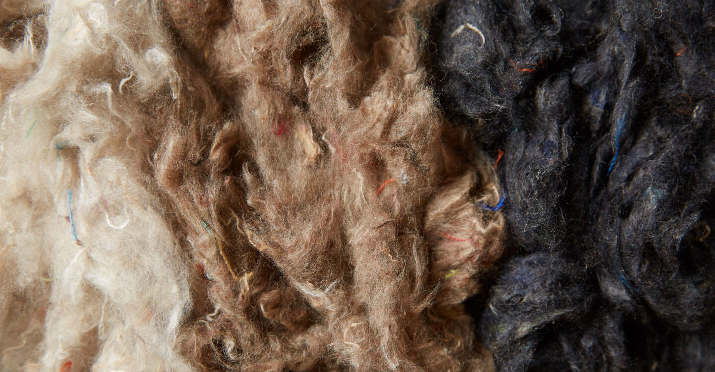リサイクルされたSunbrella Renaissance再生羊毛繊維のクローズアップ写真。
