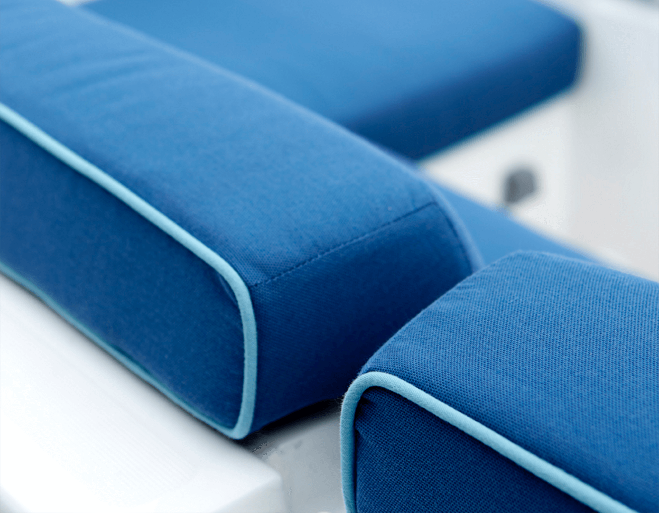 https://cdn.glenraven.net/sb2016/img/textiles/marine/marine-upholstery/content/blue-cushions-boat-detail.png